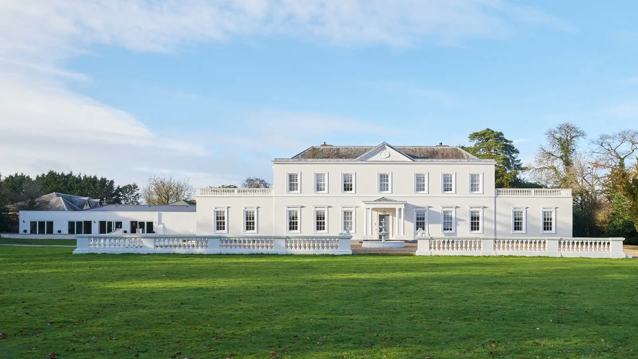 Georgian Mansion, by Ikaroa