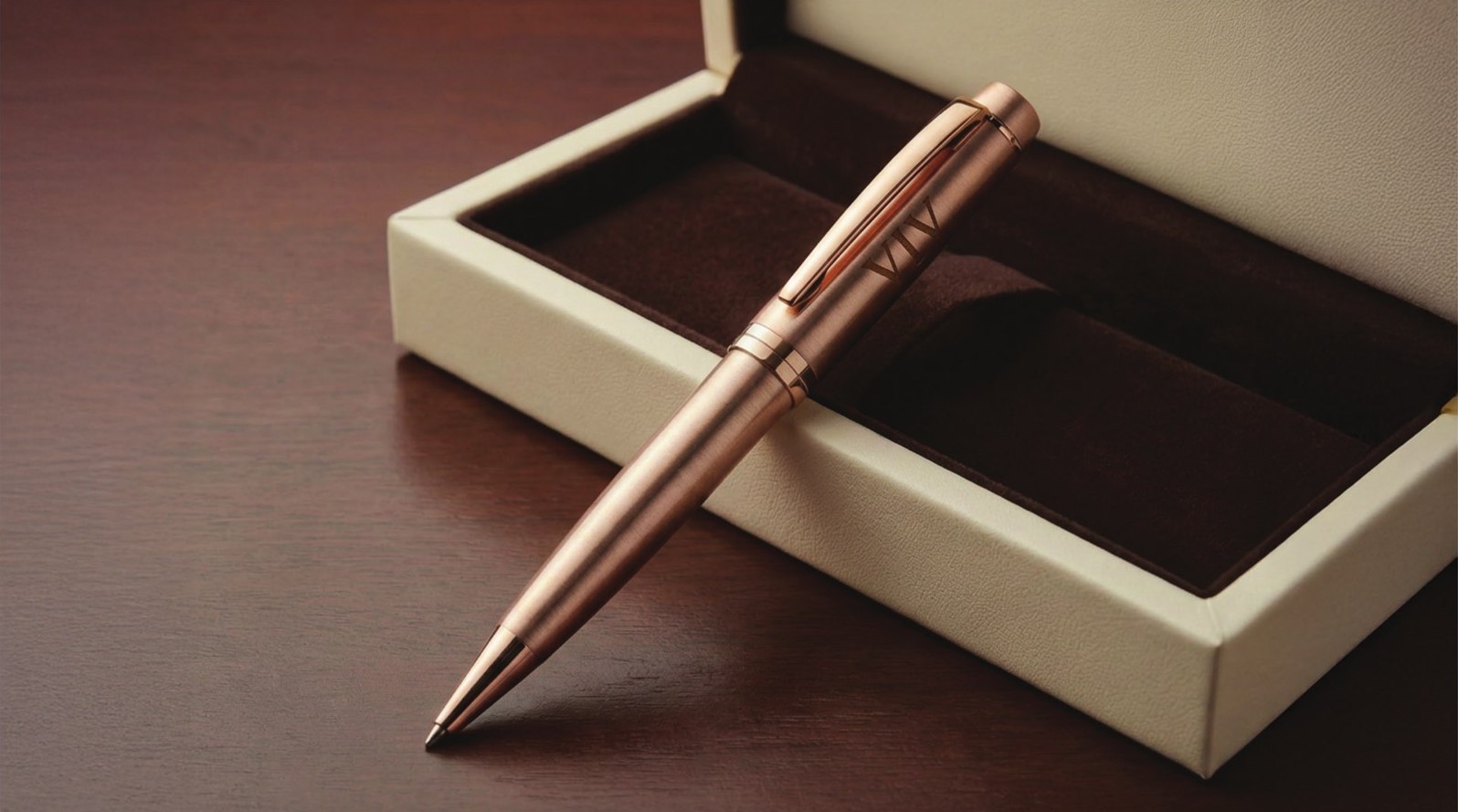 VIV the gift set, the copper monogram applied